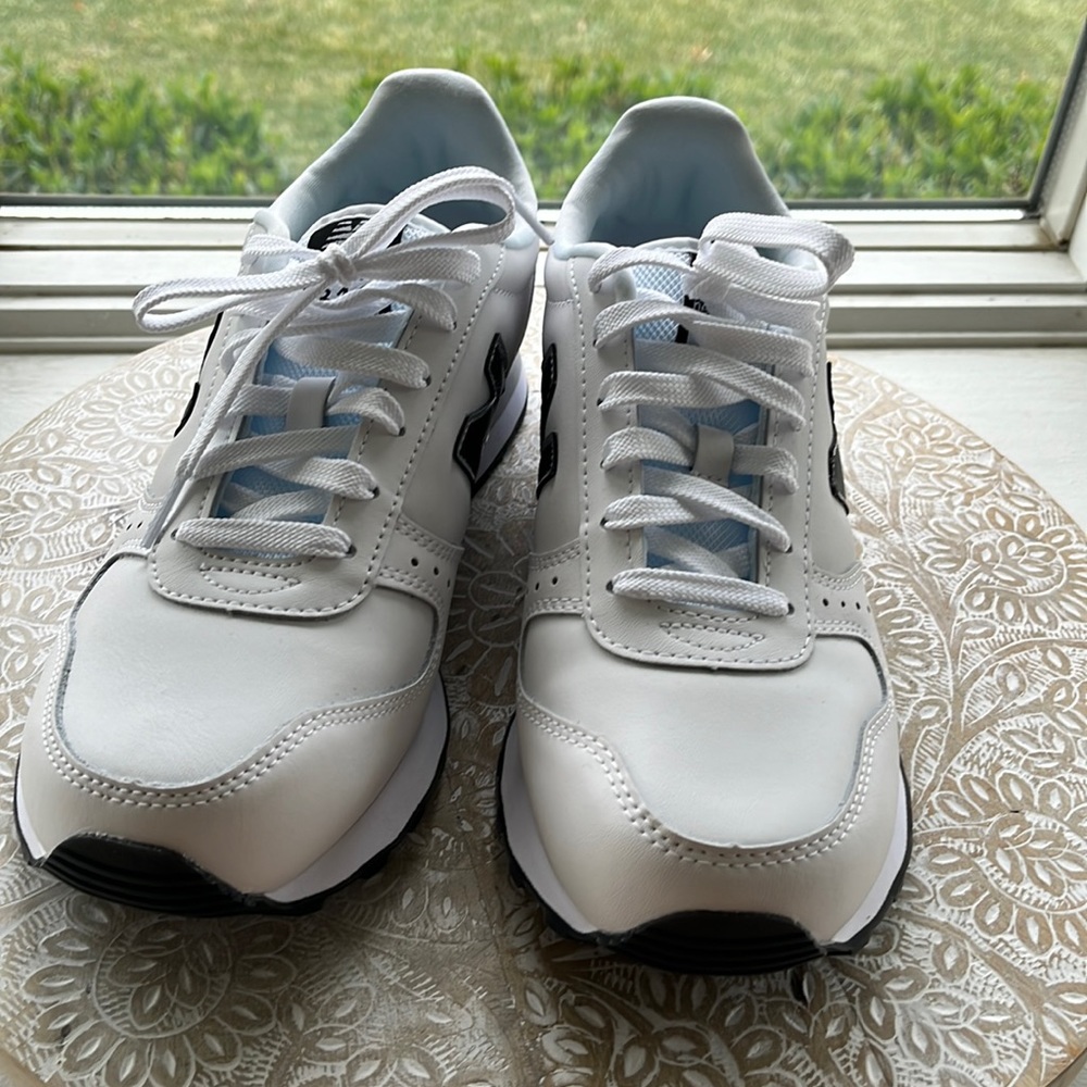New Balance 311 womens sneakers size 10, brand new